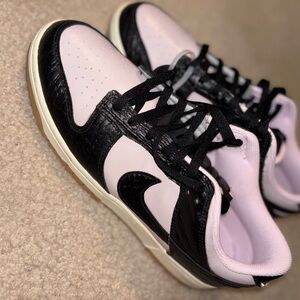 Nike Mens Black and Pink Dunk Sneakers